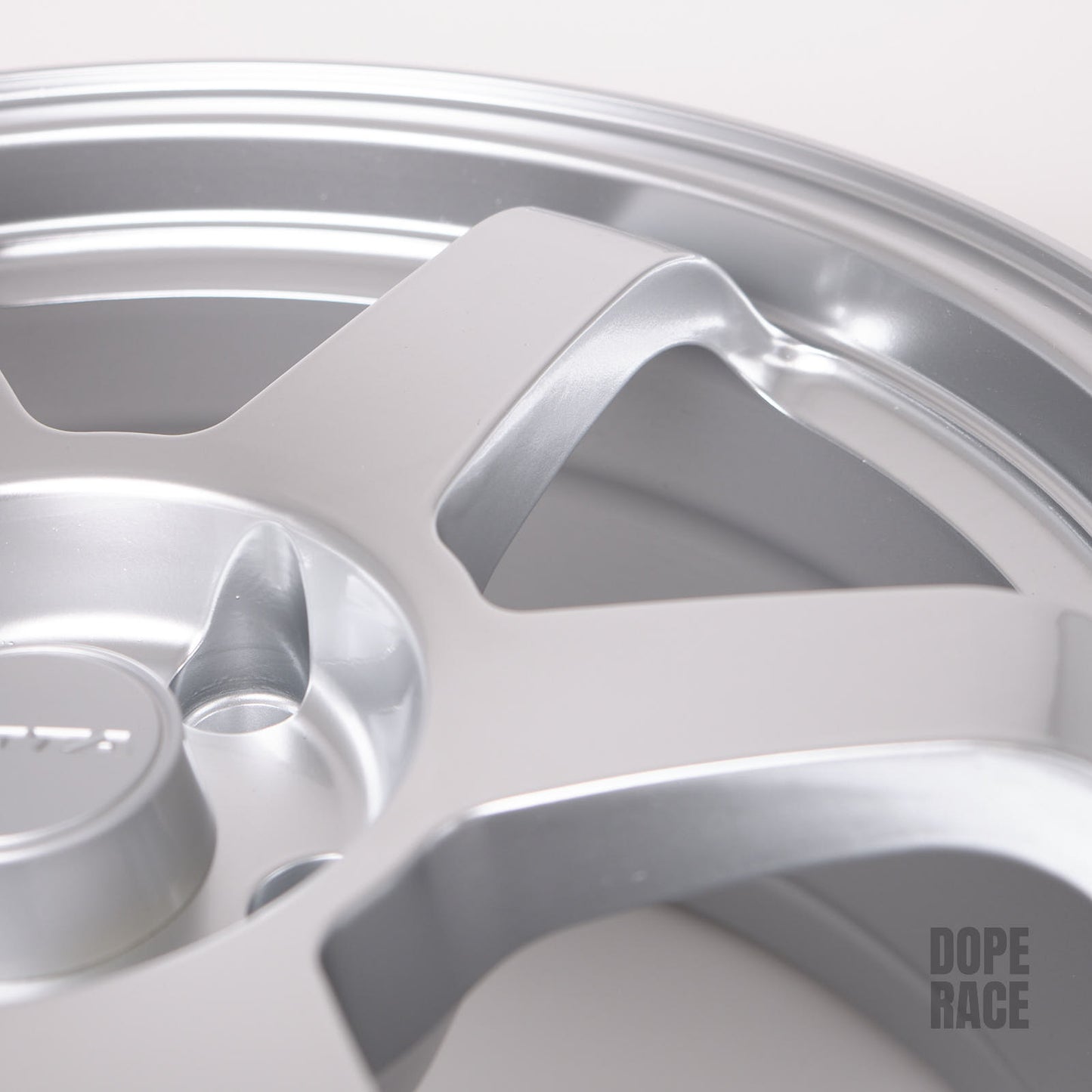 ROTA Wheels GRID RACING (17X8 ET35 5X114.3 73 Hub)