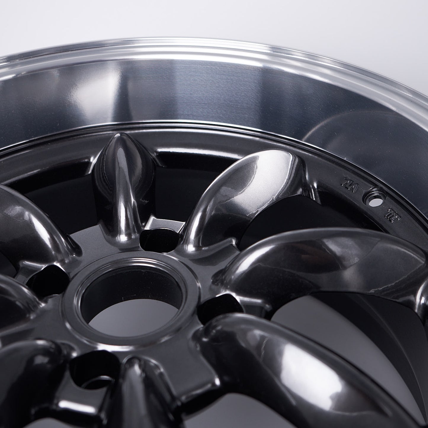 ROTA RB REAR 17 - 17X8.5, +4mm, 4X114.3, 73 Hub