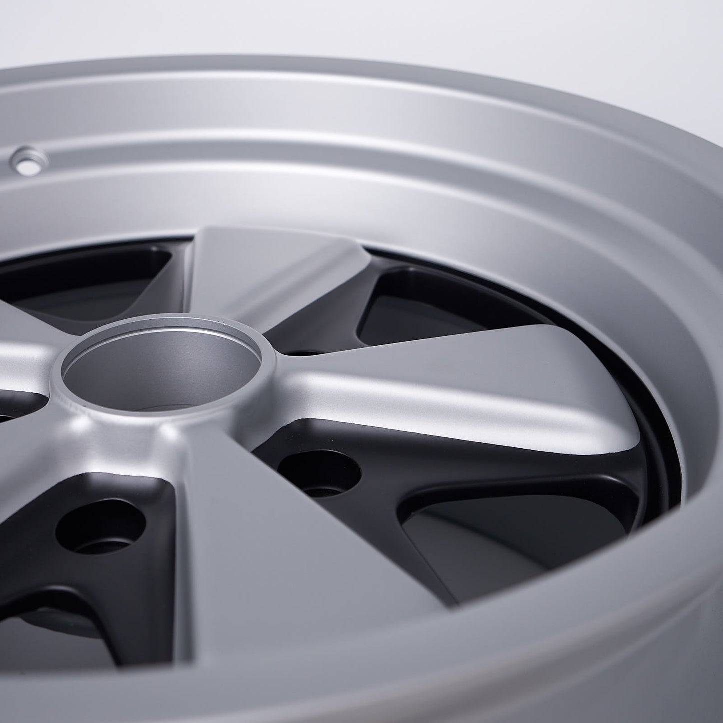 LINEA CORSE PSD 17 - 17x9, 16mm, 5x130, 71.6 Hub