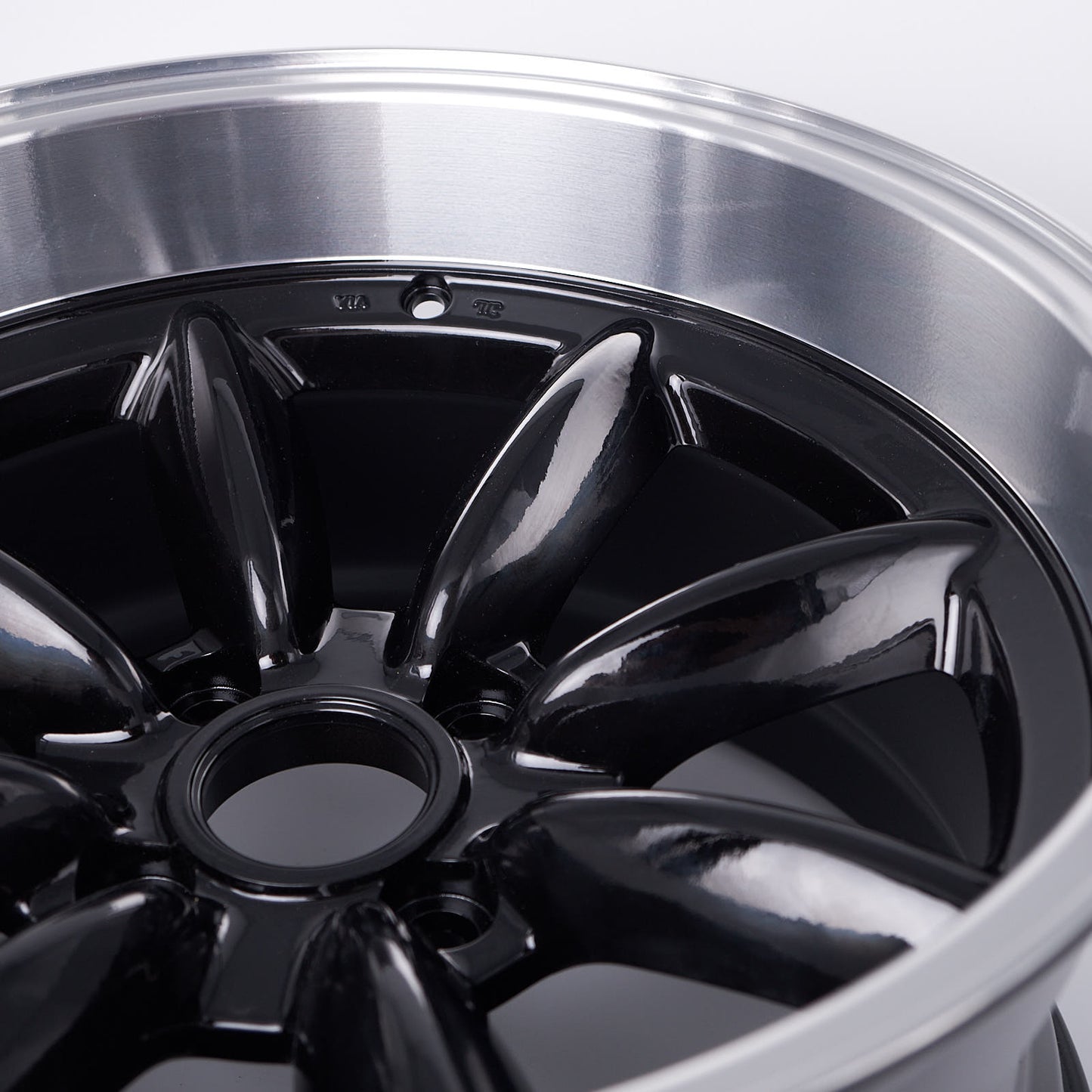 ROTA RB-X 17 - 17X9.5, -19mm, 4X114.3, 73 Hub