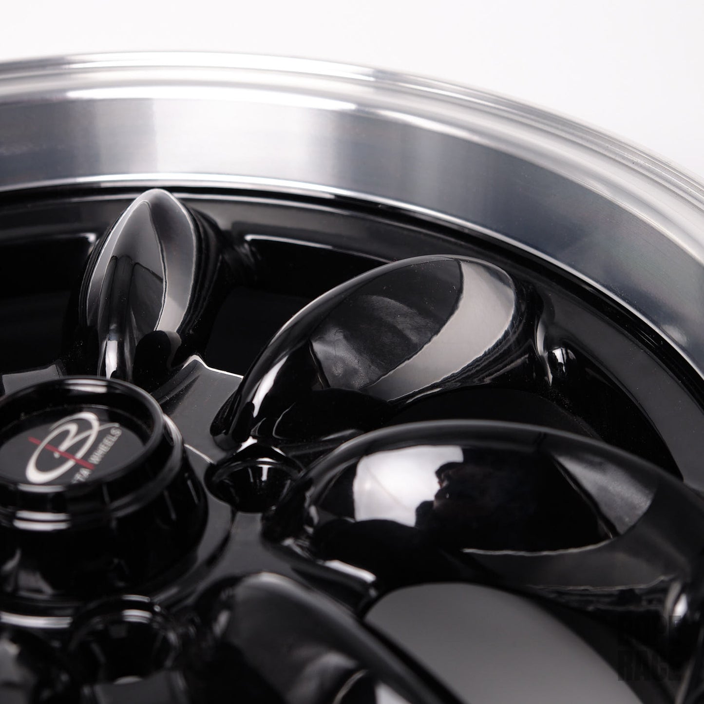 ROTA RB 15 - 15x7, +4mm, 4x114.3, 73mm Hub