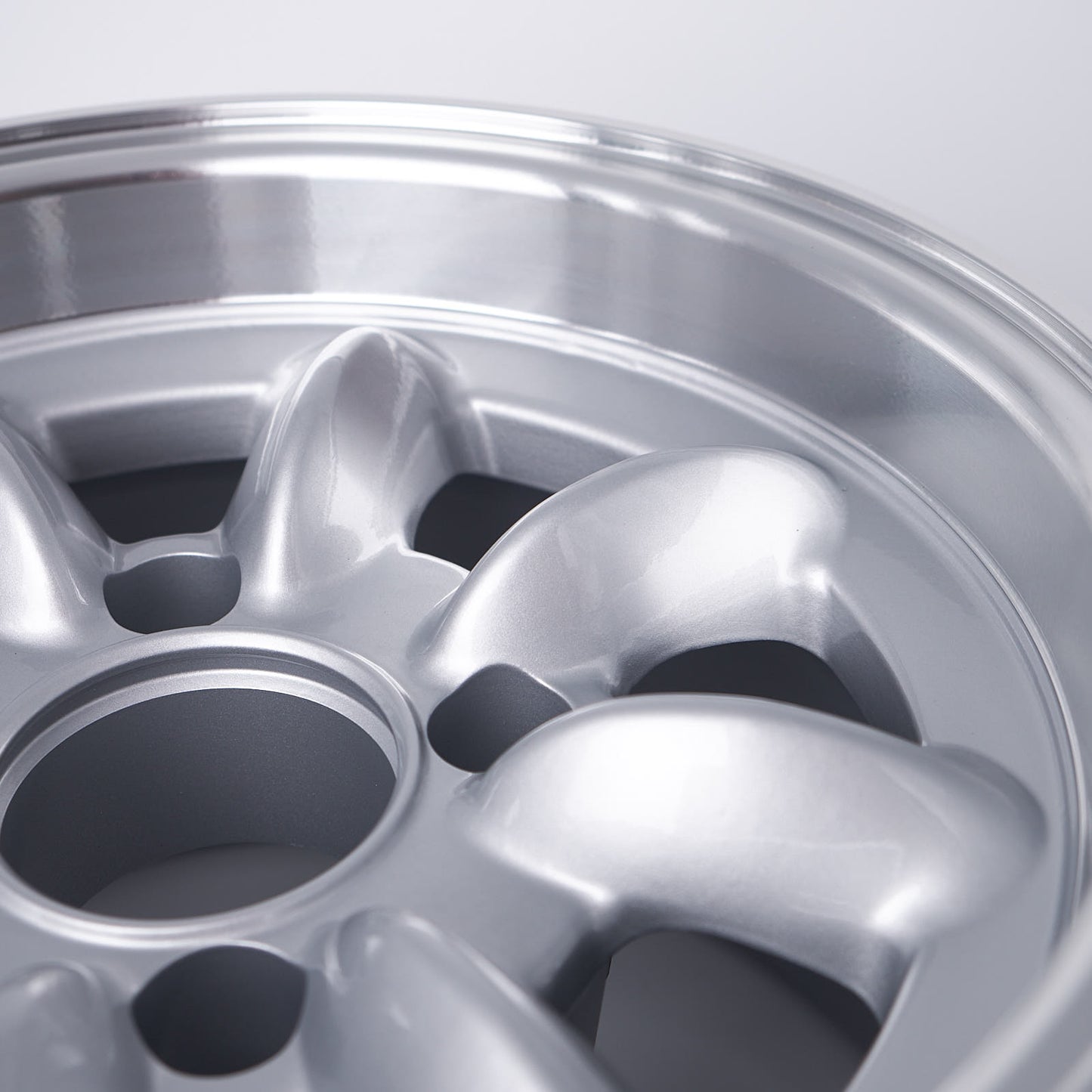 ROTA RB - 13x7, +4mm, 4x114.3, 73mm Hub